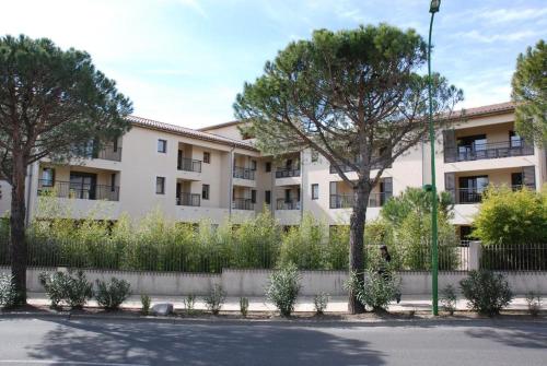 LE MAS DES OLIVIERS appartement 3 min a pied du centre d'Uzès parking piscine