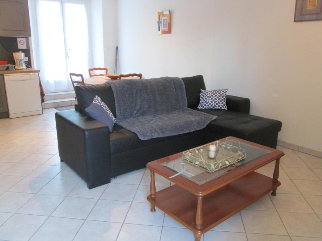 Le Mini Loft Montargis centre 1 à 4 personnes climatisation parking linge wifi freebox Netflix 45200 Montargis