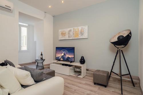 Le Notre Dame 3br with AC and balcony in the heart of Nice Welkeys
