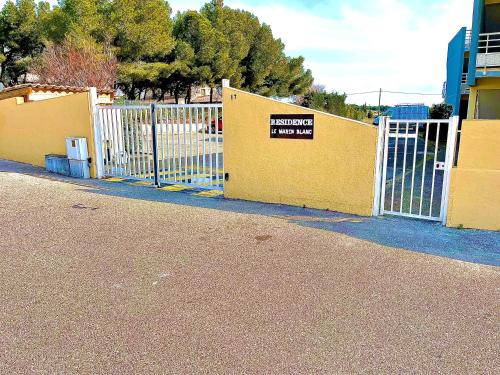 *Le Nuage Bleu*Fibre*Parking*