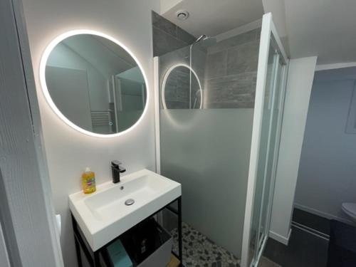 - Le Nuage - Unique, espace Spa privatif et jardin avec plancha et salon privatif, stationnement public gratuit