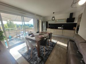 Appartement Le Palmier d'Azur - Fréjus Cais - Wi-Fi 2040 Rue des Combattants d'Afrique du Nord 83600 Fréjus Provence-Alpes-Côte d\'Azur