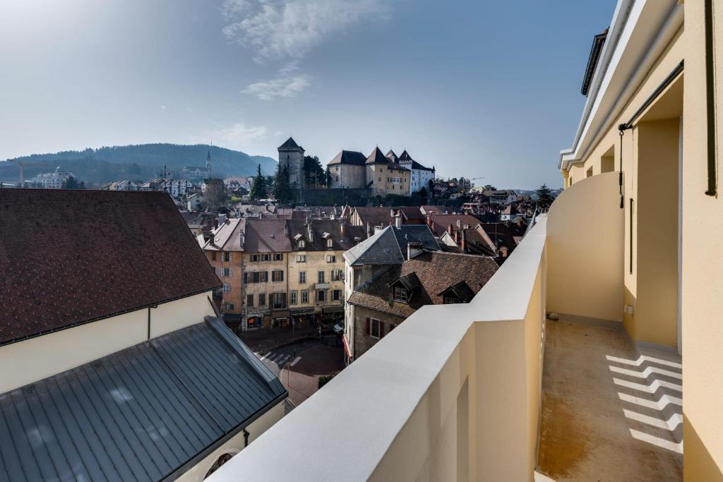 Appartement Le Panoramique - 75 sq m apartment with balcony in the heart of Annecy 1 Rue Camille Dunant 74000 Annecy