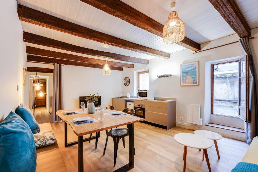 Appartement Le Paquier 7 - 2 rooms in the heart of the Old Town 150m from the Lake 7 Rue du Paquier 74000 Annecy