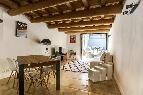 Le Patio Carreterie - Maison chaleureuse avec Jacuzzi Extérieur Privatif - Primée pour sa déco