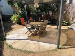Le Patio, coeur de ville avec garage & jardin, gare à pied