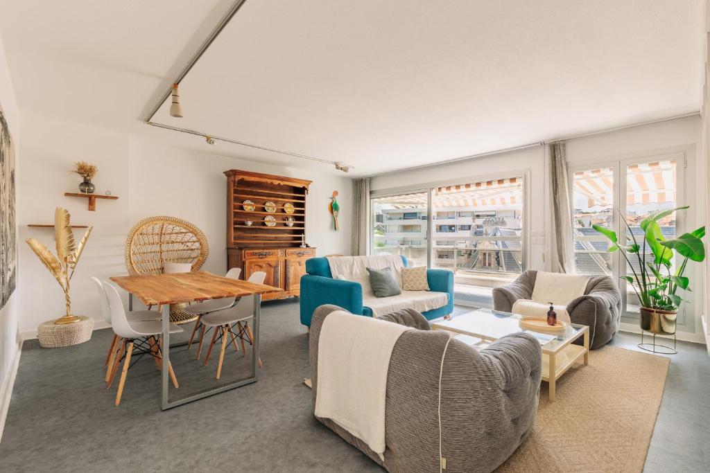 Appartement Le Perchoir stay in hypercentre beach 250 m and indoor private parking 13 Avenue de la Marne 7e étage, Apt 178 64200 Biarritz