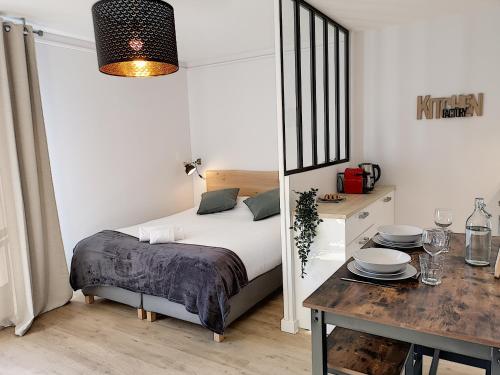 Le Petit Balzac by Cocoonr