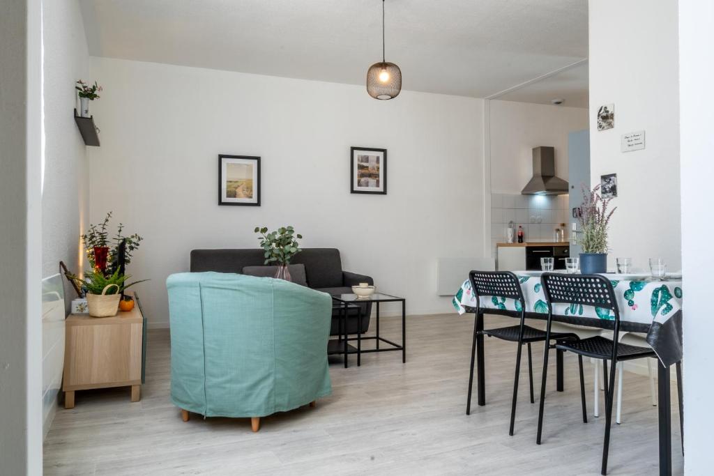 LE PIC-T2- appartement tout équipé proche du sanctuaire Avec SPA-BARBECUE-AIRE DE JEUX-BAGAGERIE 19 Rue Basse, 65100 Lourdes