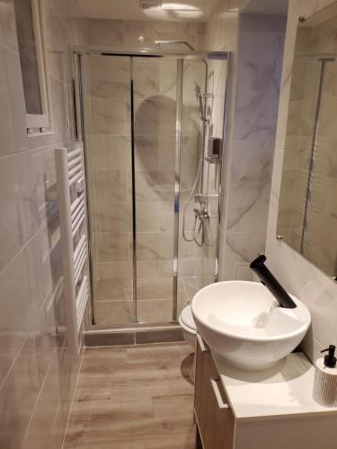 LE PIED A TERRE - JACCUZZIS et JARDIN PRIVES