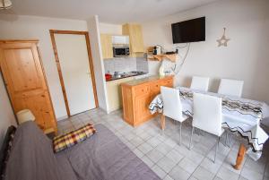 Le Pied des Pistes A13, Joli Studio tout confort 4 pers, vue vallée imprenable, DRAPS NON COMPRIS