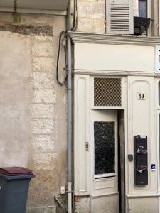 Le Pilori - Centre Historique, en face du musée du Pilori, à 2mn à pied de l'hyper centre et proche toutes commodités, WIFI-Netflix
