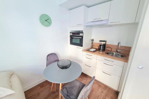 Appartement Le Poulorio 3 - Studio - Proche Gare 10 RUE POULORIO 1er ETAGE 56100 Lorient Bretagne