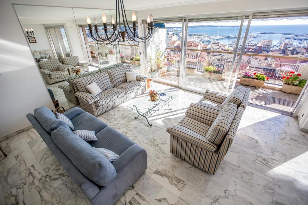 Le Président Vue Mer by Connexion 14 Rue Louis Blanc, 06400 Cannes
