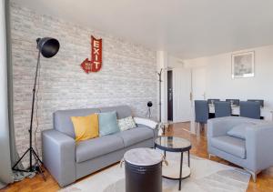 Le PRIVILEGE aux PORTES de PARIS