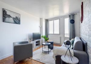 Le PRIVILEGE aux PORTES de PARIS