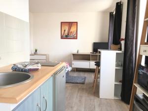 Appartement LE PTIT STEIR - CALME - WIFI - CENTRE VILLE - ENTREE AUTONOME ETAGE 1 GAUCHE 3 Rue de Pen ar Steir 29000 Quimper Bretagne