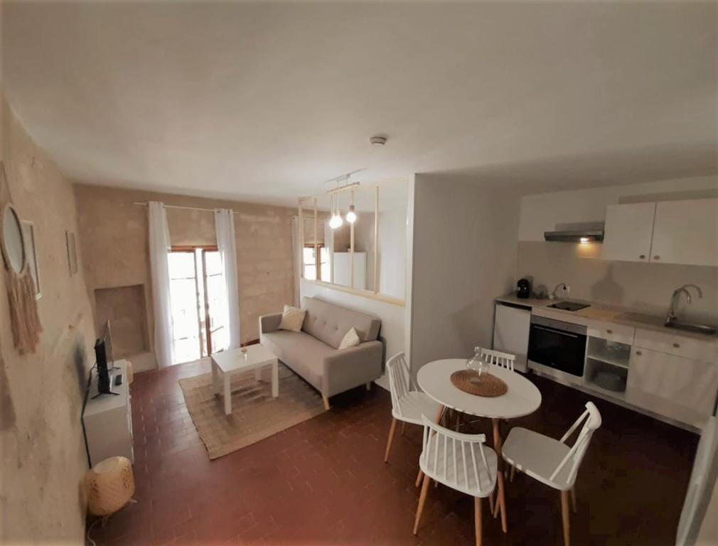 Appartement Le Quatrième - Avignon Intramuros 24 Rue de la Saraillerie 84000 Avignon