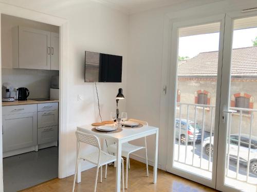 Le Raymond, Grand Studio, Parking