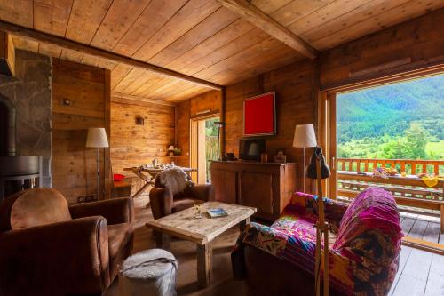 Le Refuge de Serre-Chevalier, dans un esprit chalet, commune de Le Monêtier-les-Bains