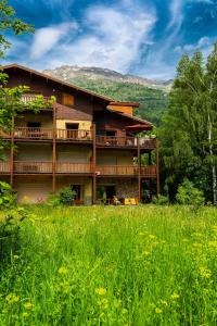 Le Refuge de Serre-Chevalier, dans un esprit chalet, commune de Le Monêtier-les-Bains
