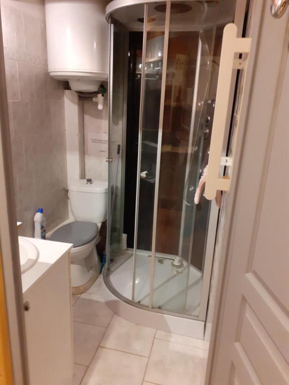 Le Relai S31 - Grand et lumineux studio avec coin montagne 4-6 pers, tout équipé, avec WIFI, à 30m des pistes avec un grand balcon, DRAPS NON COMPRIS 74430 Saint-Jean-dʼAulps