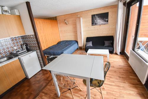 Le Relai S34 - Grand et lumineux studio avec coin montagne 4-6 pers, 50m des pistes, grand balcon exposé SUD, DRAPS NON COMPRIS