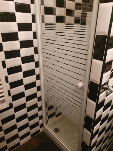 LE RETRO CHIC MARSEILLE proche GARE ST CHARLES , LE DOME ET LE CHAPITEAU