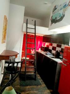 LE RETRO CHIC MARSEILLE proche GARE ST CHARLES , LE DOME ET LE CHAPITEAU