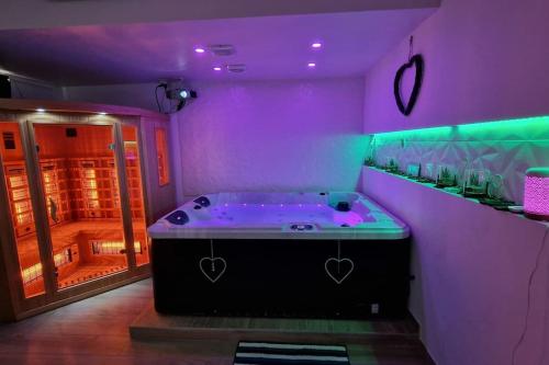 Le rêve Jacuzzi Sauna Cinéma Parking