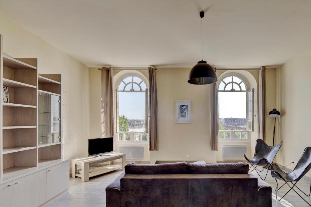 Appartement LE RICHELIEU - Magnifique duplex avec une vue Incroyable 52 quai Richelieu 33000 Bordeaux