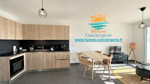 Le Rivage-T3 vue Mer-50m de la mer-Piscine-parking-Wifi
