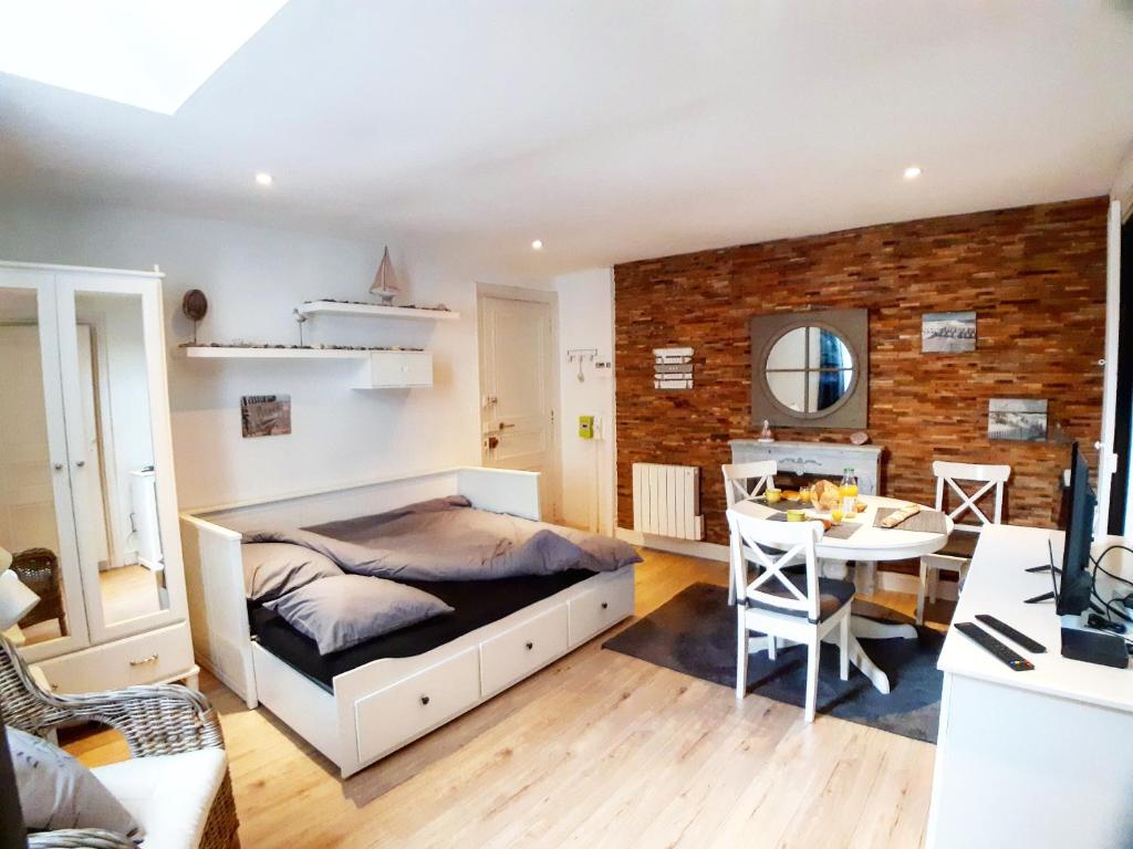 Le Rivage-T3 vue Mer-50m de la mer-Piscine-parking-Wifi