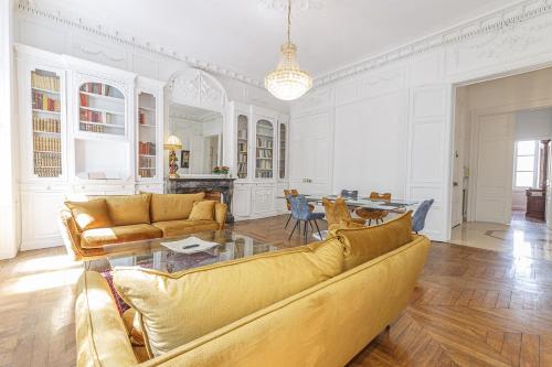 Le Roi René, Appartement Haussmannien exceptionnel