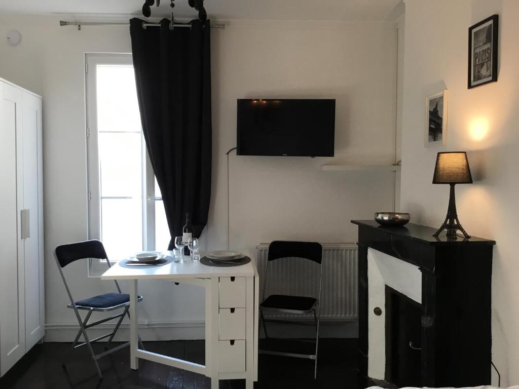 Le Romantic centre 400m gare wifi linge de pressing 17 Bis Rue des 3 Coigneaux, 79000 Niort