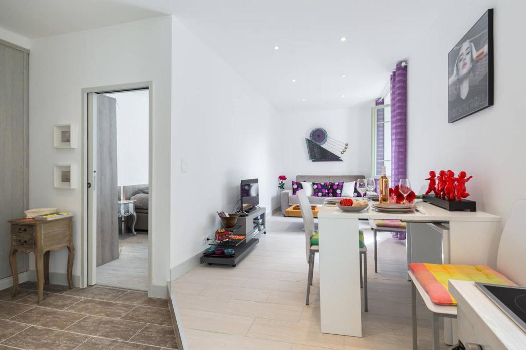 LE ROSSETTI 2 - F2 LUMINEUX, ASCENSEUR, CLIMATISATION, COEUR Vieux-Nice 2 Rue Rossetti, 06300 Nice