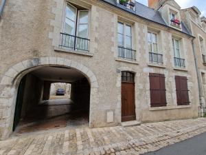 Le Saint Jean et son parking privée