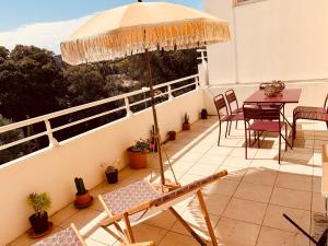Le Saint Loup (terrasse et parking)