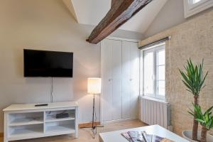 Appartement Le Saint Pierre, atypique au coeur du centre ville 1ere porte a droite, 3 eme etage 100 Rue Saint-Pierre 14000 Caen Normandie