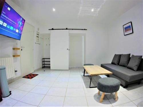 Le Salsero T4 de 93m2 en centre avec billard clim Prime vidéo Wifi fibre