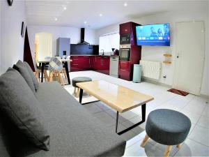 Le Salsero T4 de 93m2 en centre avec billard clim Prime vidéo Wifi fibre