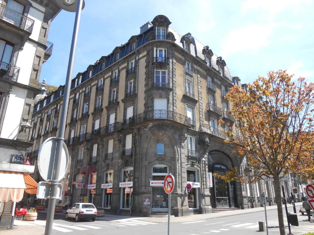 Appartement Le Sarciron 7 place du pantheon 63240 Le Mont-Dore