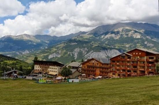 LE SAUZE T2 TOUT EQUIPE AUX PIEDS DES PISTES Le Sauze, 04400 Enchastrayes