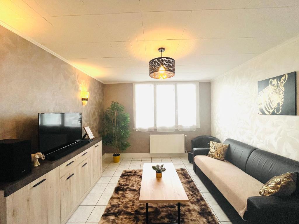 Appartement * Le Savanna * Beau T3 à 5min du centre-ville 52 Avenue du 8 Mai 1945 03100 Montluçon