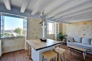 Appartement LE SECRET DE BACCHUS by Cocoonr 16 Rue de la Tour du Pin 33000 Bordeaux Aquitaine