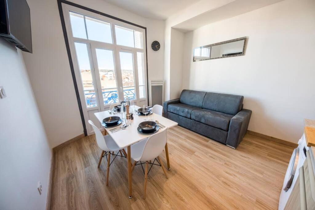 Appartement LE SEQUOIA Appart' pour 4 au Cœur de ville VICHY 35 Rue Sainte-Cécile 03200 Vichy