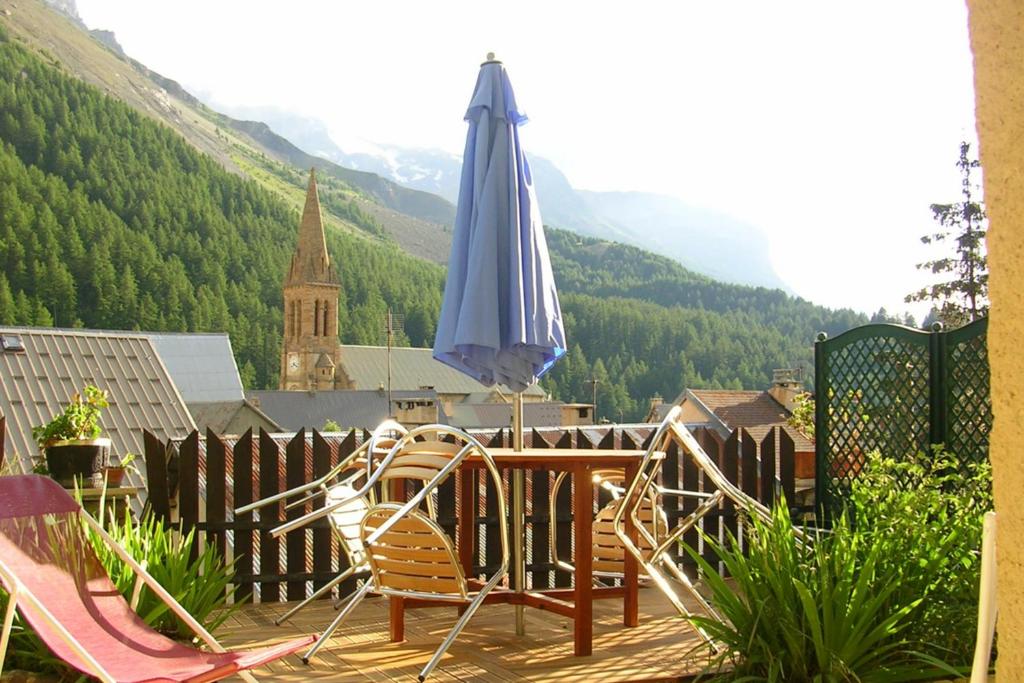 Le Serre Grau studioLarge studio at the gateway to the Ecrins National Park Le Serre du Grou, 05480 Villar-dʼArêne