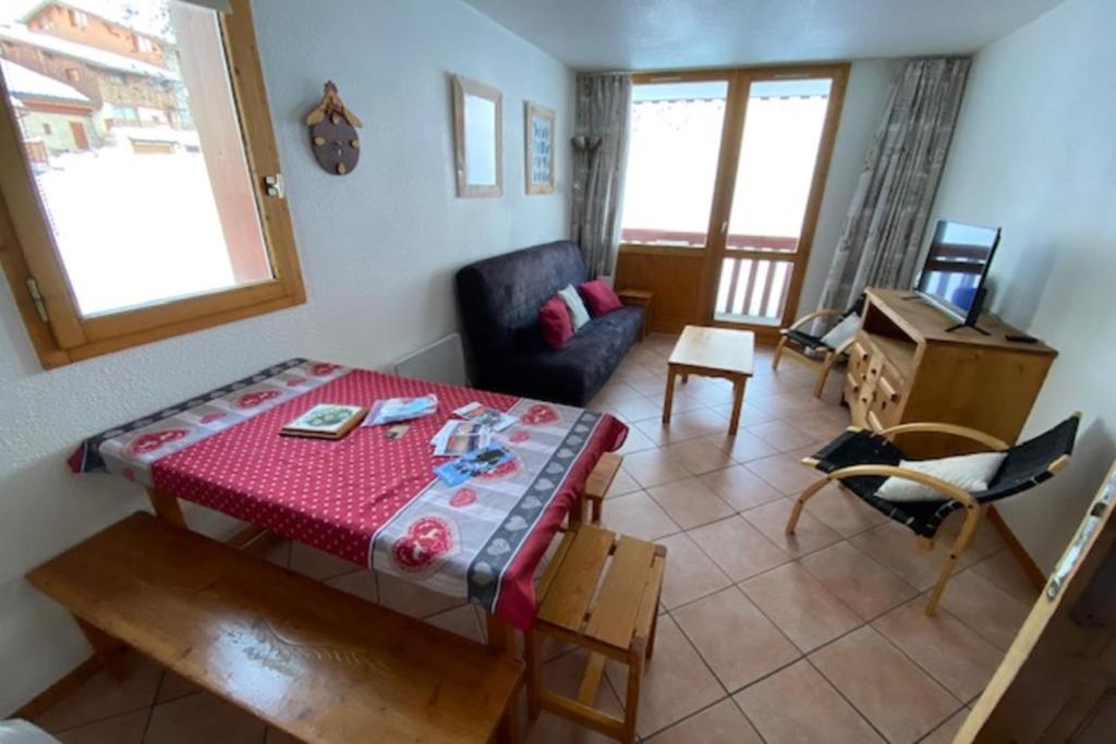 Appartement le signal 105 apartment in residence 50 meters from slopes 4-6 people Montalbert 73210 Montalbert