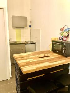 Appartement Le Soleido Nîmes : Charmant studio 2 Rue de la Vierge 30000 Nîmes Languedoc-Roussillon