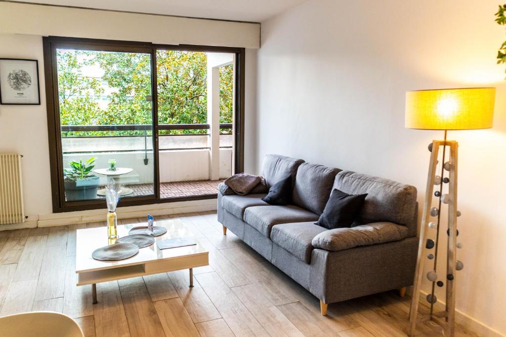 Le Sperata - Bel appartement en centre ville avec 2 chambres, terrasse et parking résidence sperata porte A 1er étage 29 Avenue du Général de Gaulle, 64000 Pau